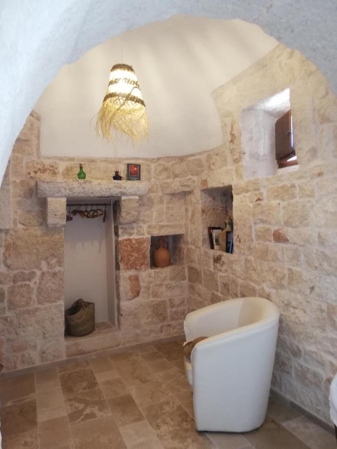 Holiday Home Trullo Antico Ostuni Ruang foto