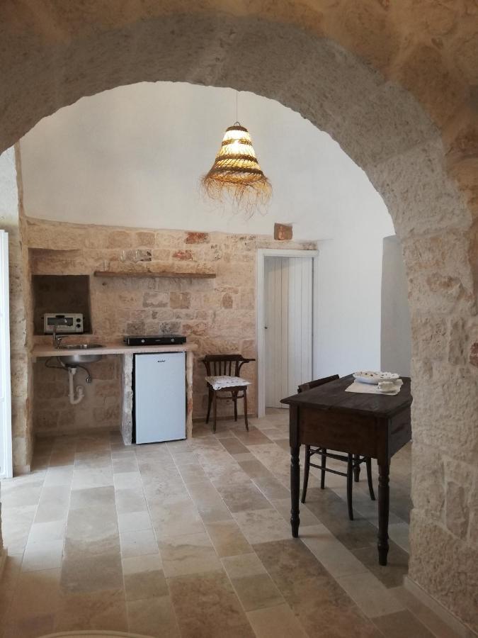 Holiday Home Trullo Antico Ostuni Ruang foto