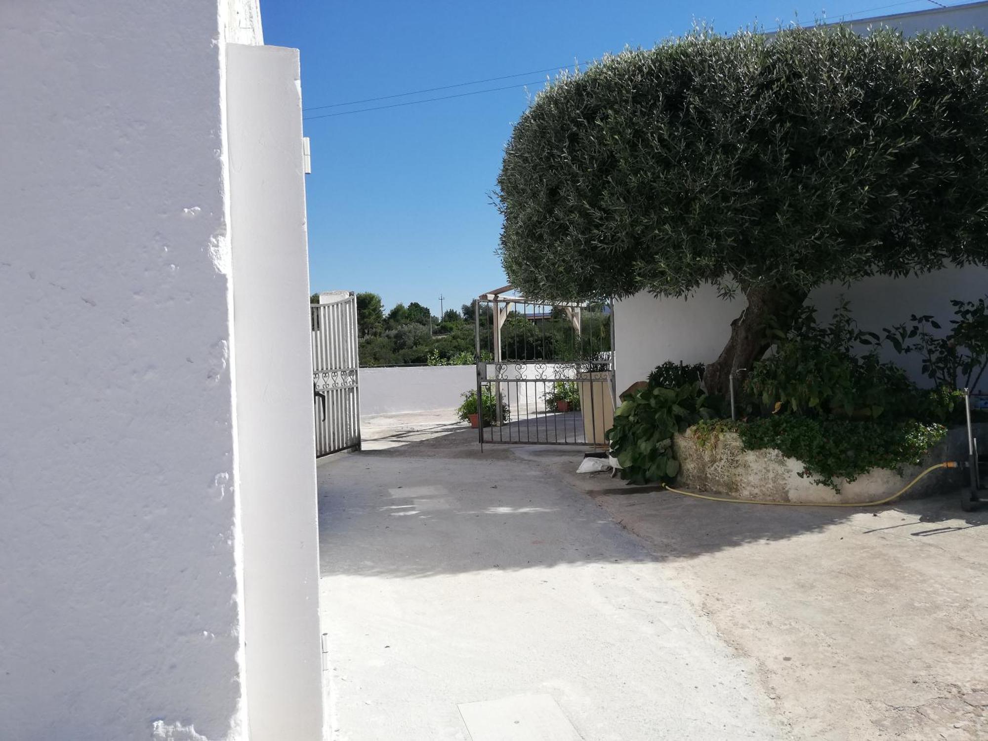 Holiday Home Trullo Antico Ostuni Ruang foto