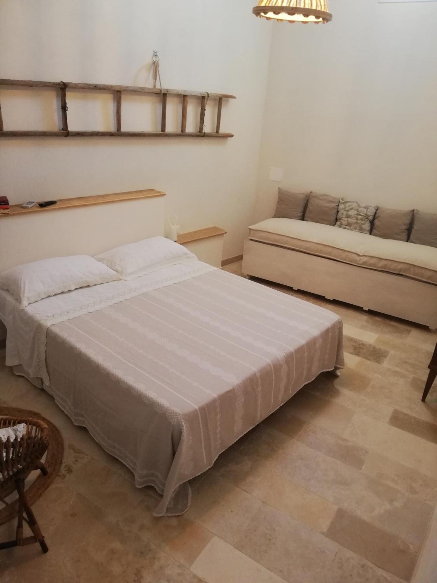 Holiday Home Trullo Antico Ostuni Ruang foto
