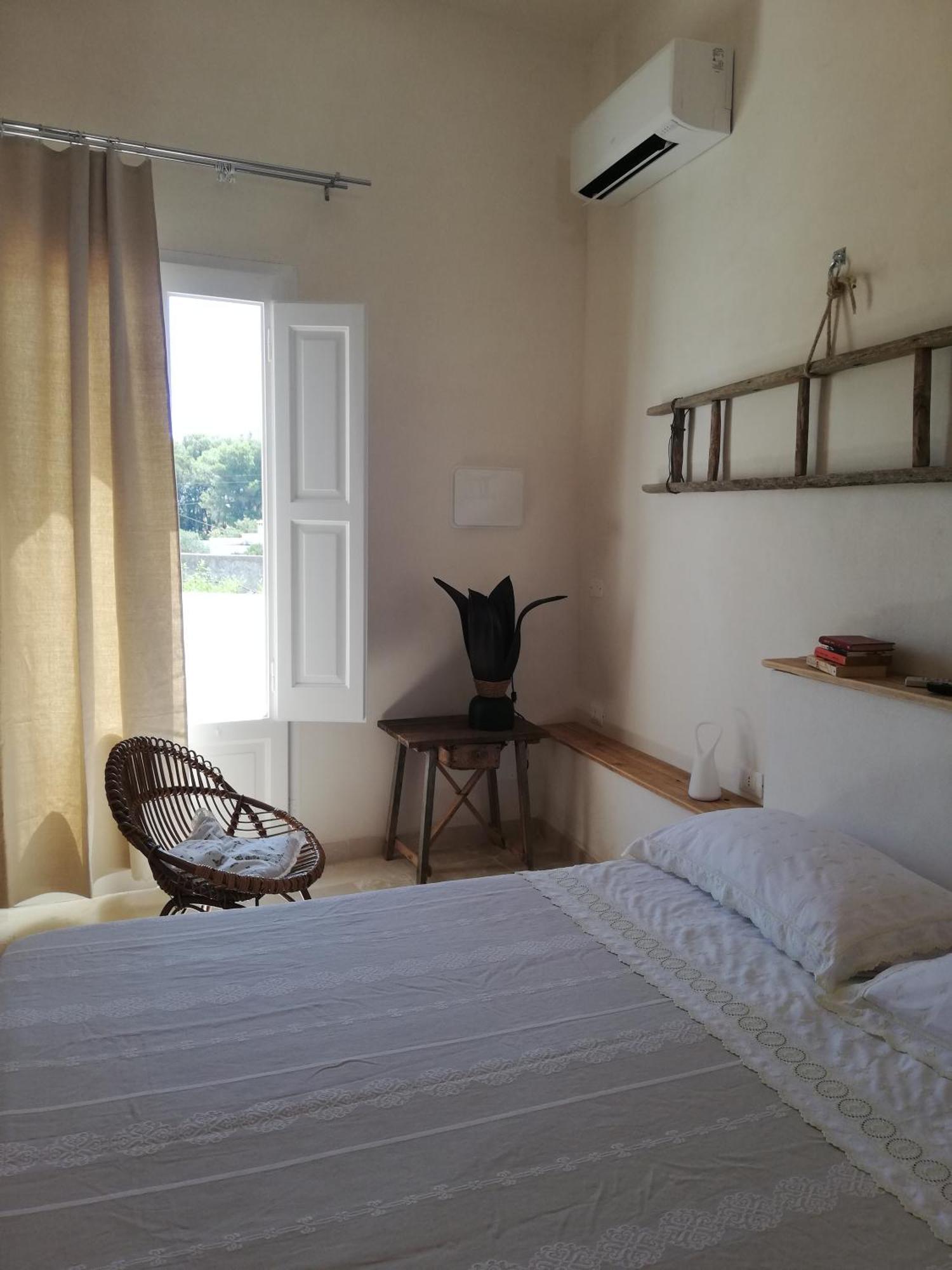 Holiday Home Trullo Antico Ostuni Ruang foto