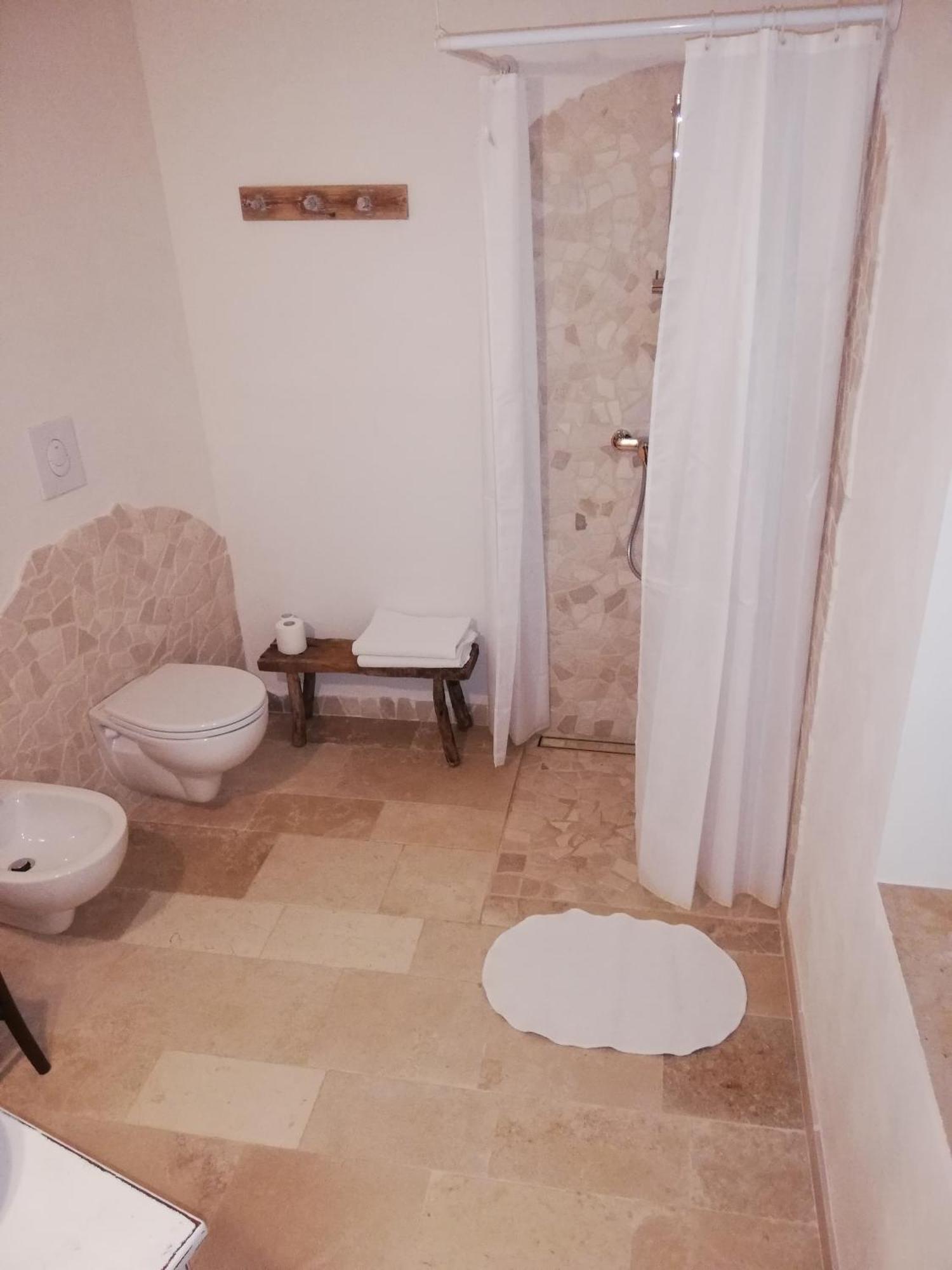 Holiday Home Trullo Antico Ostuni Ruang foto