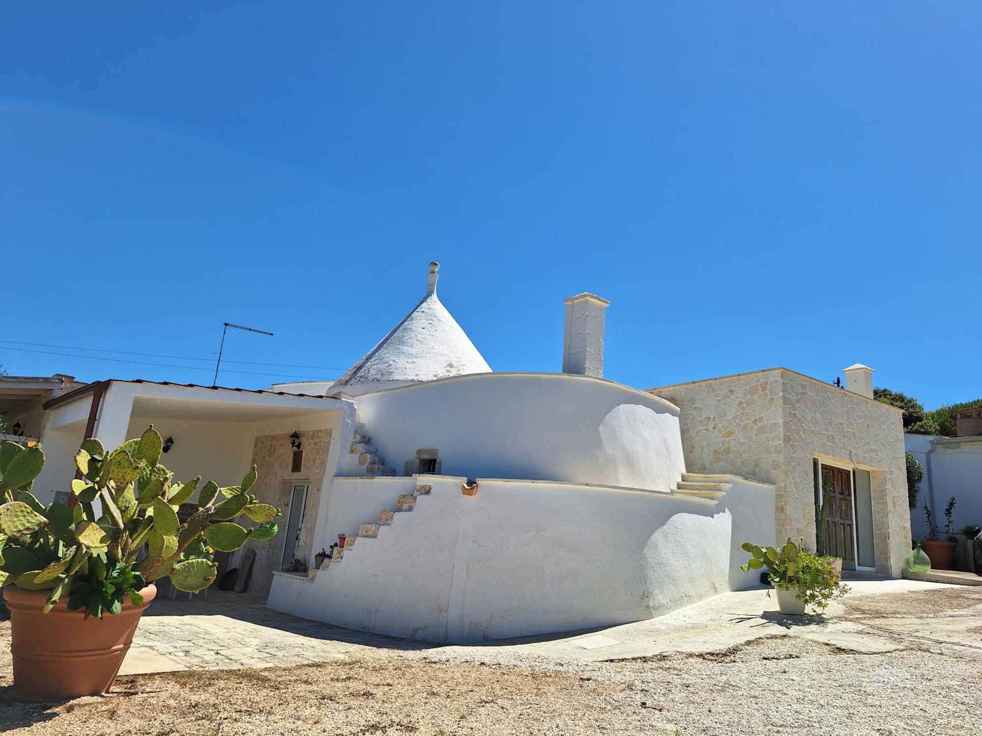 Holiday Home Trullo Antico Ostuni Bagian luar foto